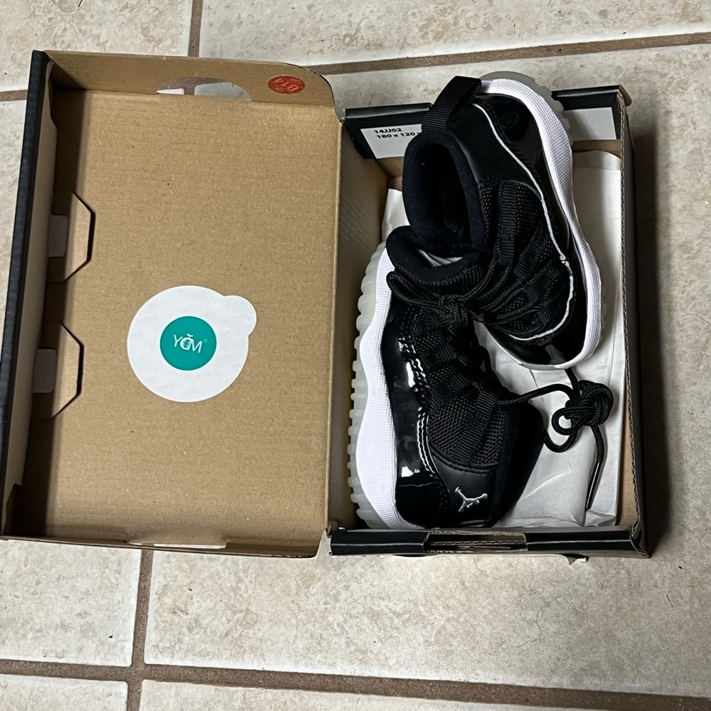 Jordan 11 - Picture 3 of 3